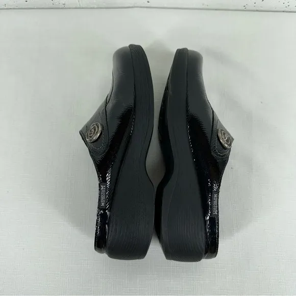 Mephisto Women’s size 7 Black Patent Leather Mules