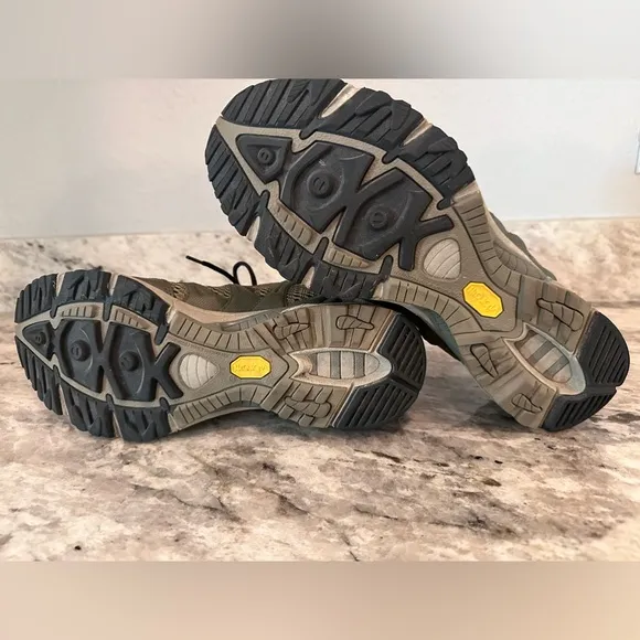 MERRELL OCTANE DUSTY OLIVE PERFORMANCE SZ 9.5