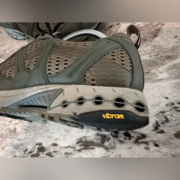 MERRELL OCTANE DUSTY OLIVE PERFORMANCE SZ 9.5
