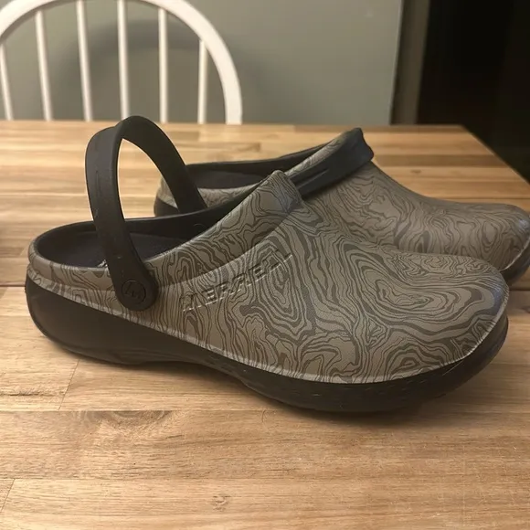 MERRELL Pro comfort base clogs NWOT