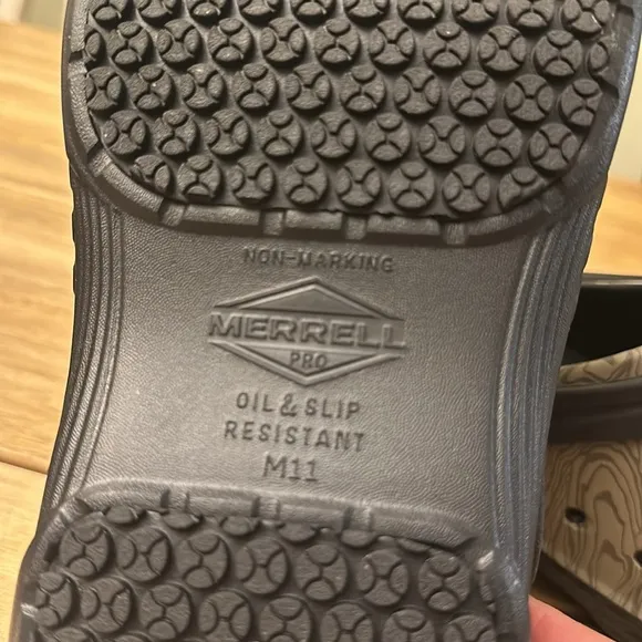 MERRELL Pro comfort base clogs NWOT
