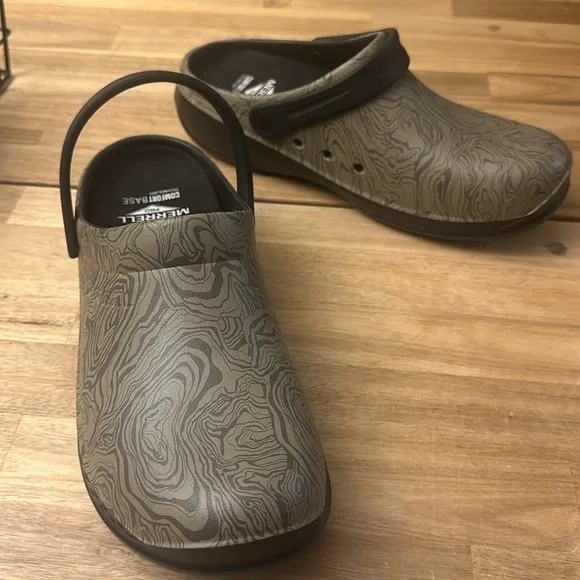 MERRELL Pro comfort base clogs NWOT
