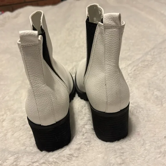 Mia Jody Chelsea Boot - Size 7.5