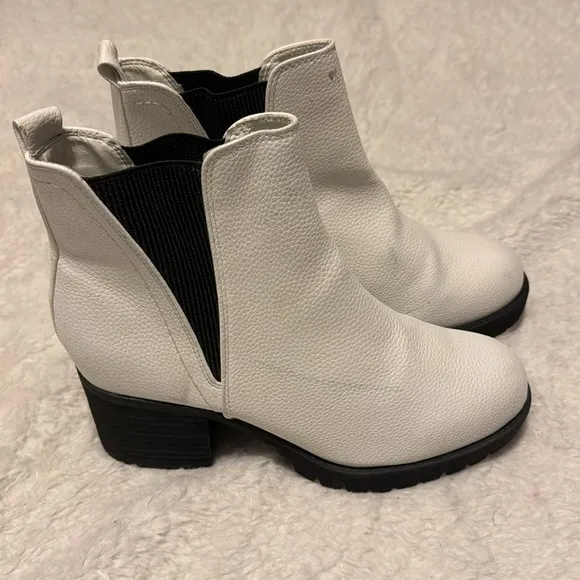 Mia Jody Chelsea Boot - Size 7.5
