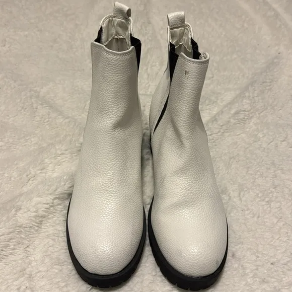 Mia Jody Chelsea Boot - Size 7.5