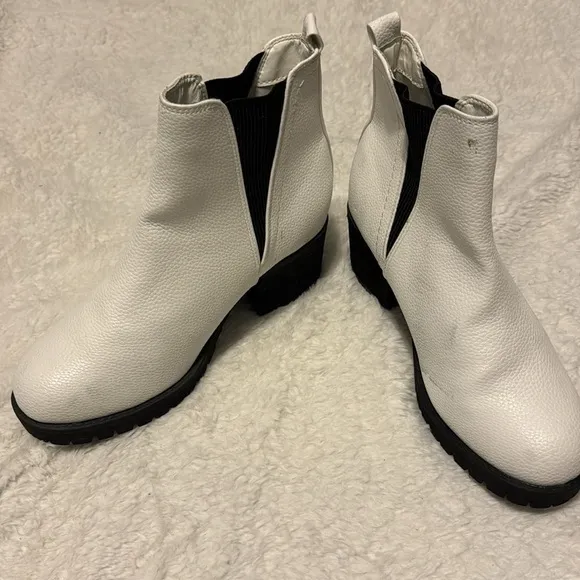 Mia Jody Chelsea Boot - Size 7.5