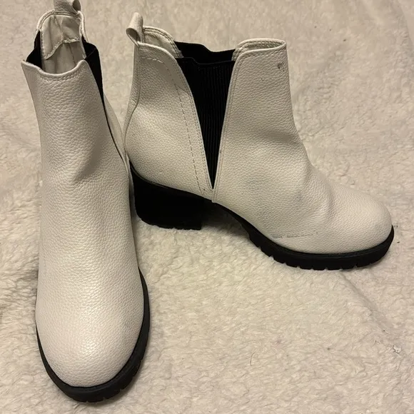 Mia Jody Chelsea Boot - Size 7.5
