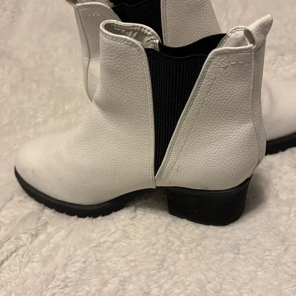 Mia Jody Chelsea Boot - Size 7.5