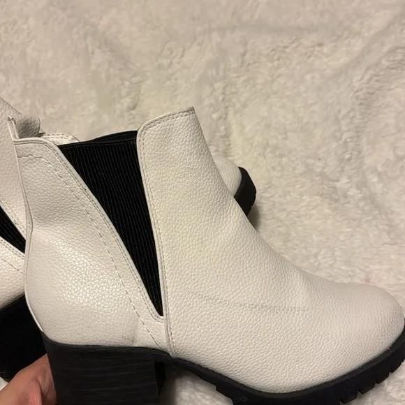 Mia Jody Chelsea Boot - Size 7.5