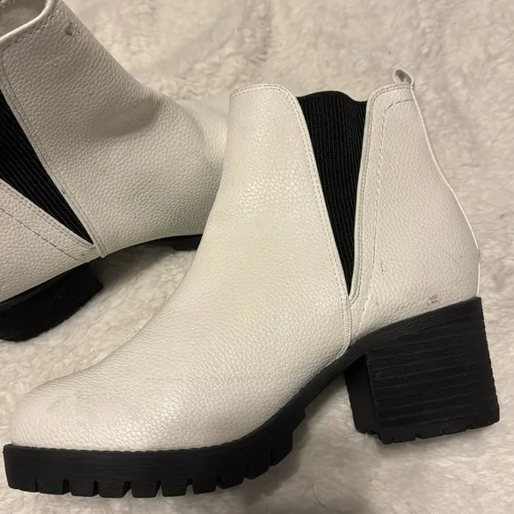 Mia Jody Chelsea Boot - Size 7.5