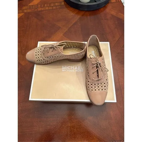 “MICHAEL Kors sunny lace up Vachetta leather  laser cut toe oxfords size 6