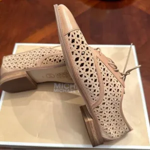 “MICHAEL Kors sunny lace up Vachetta leather  laser cut toe oxfords size 6