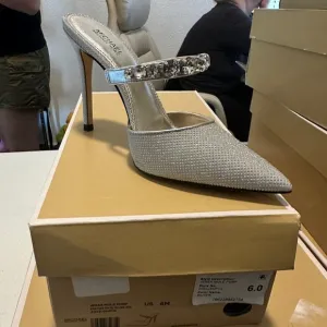 Micheal Kors | JESSA EMBELLISHED GLITTER MESH MULE