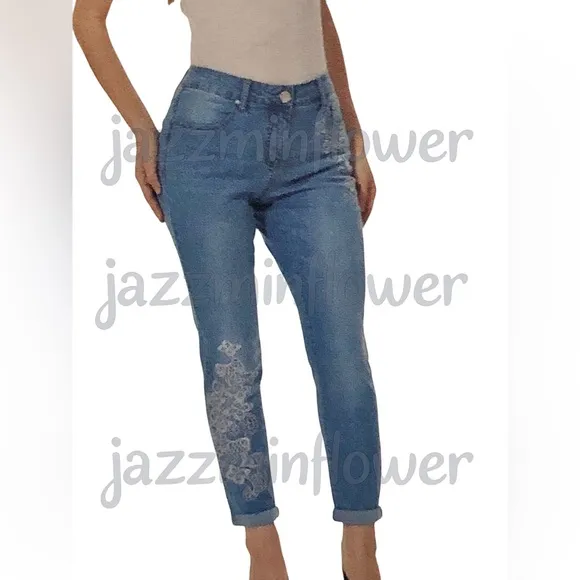 Midrise white embroidery slim blue jeans size 8 new