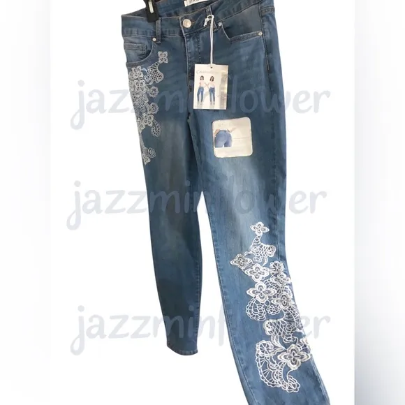Midrise white embroidery slim blue jeans size 8 new
