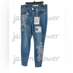 Midrise white embroidery slim blue jeans size 8 new