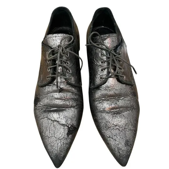 Miu Miu Crinkled Patent Leather Pointed Toe Oxfords Silver Size 39 / US 9