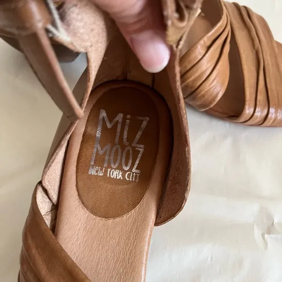 Miz Mooz Cassie Wide Strappy Zip Up Brown Leather Low Heel Sandals Size …