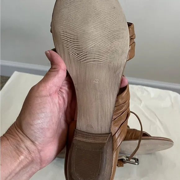 Miz Mooz Cassie Wide Strappy Zip Up Brown Leather Low Heel Sandals Size …