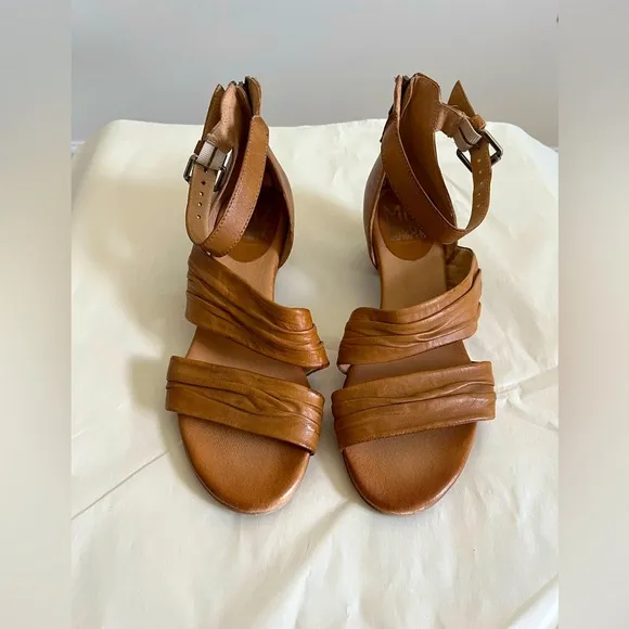 Miz Mooz Cassie Wide Strappy Zip Up Brown Leather Low Heel Sandals Size …