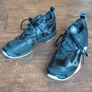 Mizuno Wave Momentum 2 Volleyball Shoes - Women's 11
