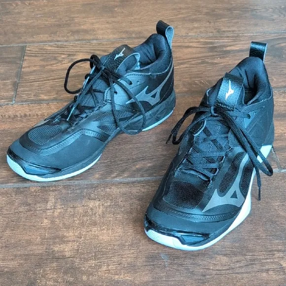 Mizuno Wave Momentum 2 Volleyball Shoes - Women's 11