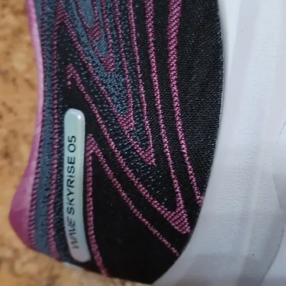 Mizuno x Roxy Wave Skyrise 5 Running Shoes Women's Size 8 NWOT