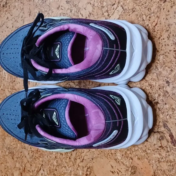 Mizuno x Roxy Wave Skyrise 5 Running Shoes Women's Size 8 NWOT