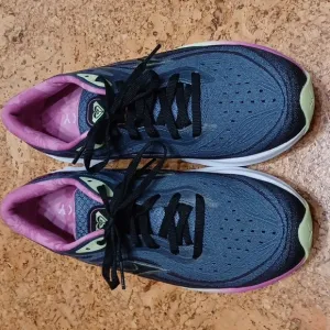 Mizuno x Roxy Wave Skyrise 5 Running Shoes Women's Size 8 NWOT