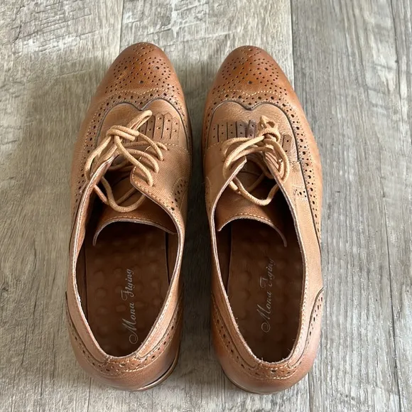 Mona Flying Women's Leather Perforated Lace-up Oxfords.
