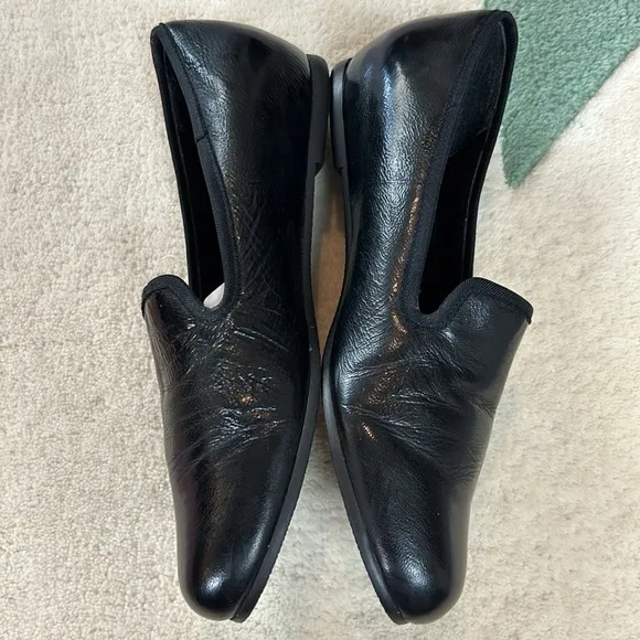 Munro Black Crinkle Leather Slip On Loafer’s 8.5