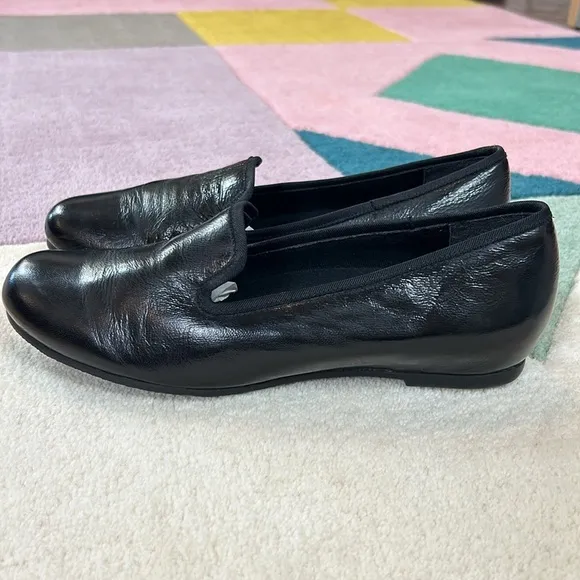 Munro Black Crinkle Leather Slip On Loafer’s 8.5
