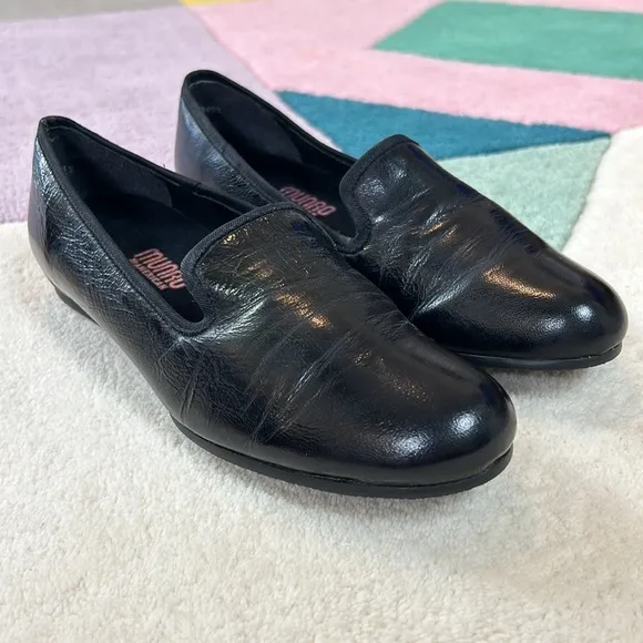 Munro Black Crinkle Leather Slip On Loafer’s 8.5