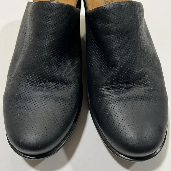 Naot - 37/6, black leather slip on wedges, like new