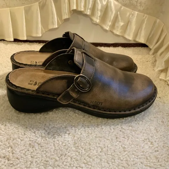NAOT ASTER WOMENS LEATHER CLOGS
