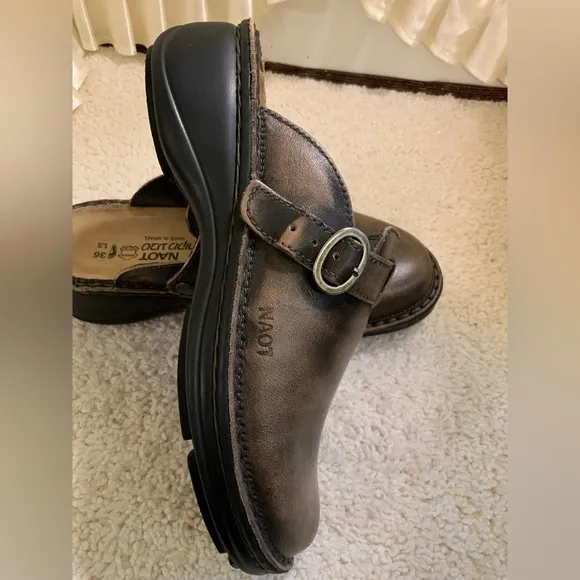 NAOT ASTER WOMENS LEATHER CLOGS