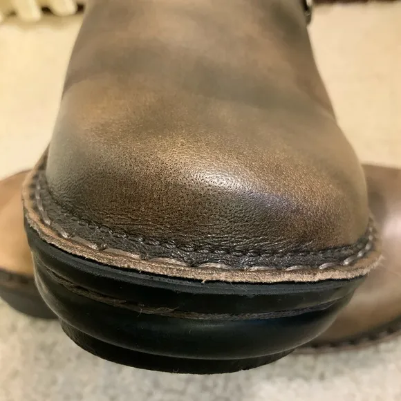 NAOT ASTER WOMENS LEATHER CLOGS