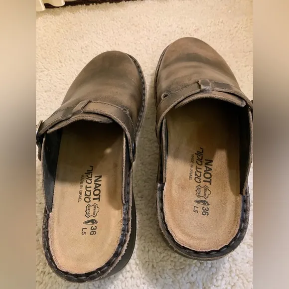 NAOT ASTER WOMENS LEATHER CLOGS