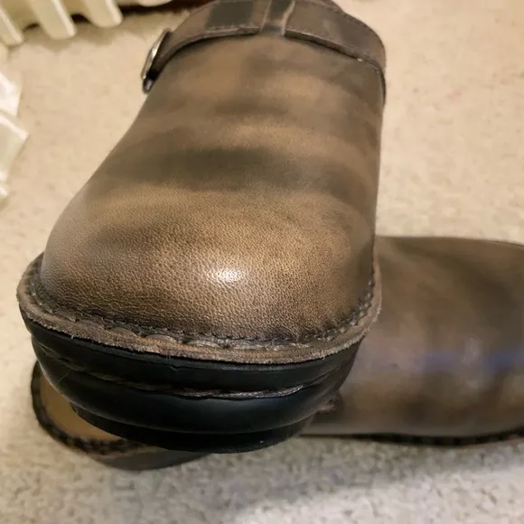 NAOT ASTER WOMENS LEATHER CLOGS