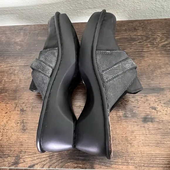 NAOT AVIGNON COAL/REPTILE Grey Black Women’s Size 5 / 36 Comfort Clogs NEW