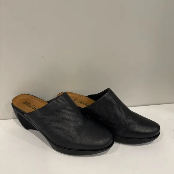 Naot Black Leather Mules Comfort Clogs