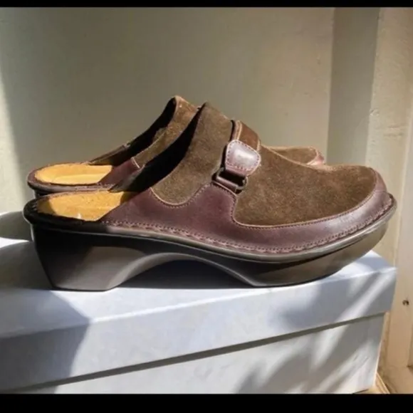 Naot Capetown Brown Suede Clogs 40 9.5