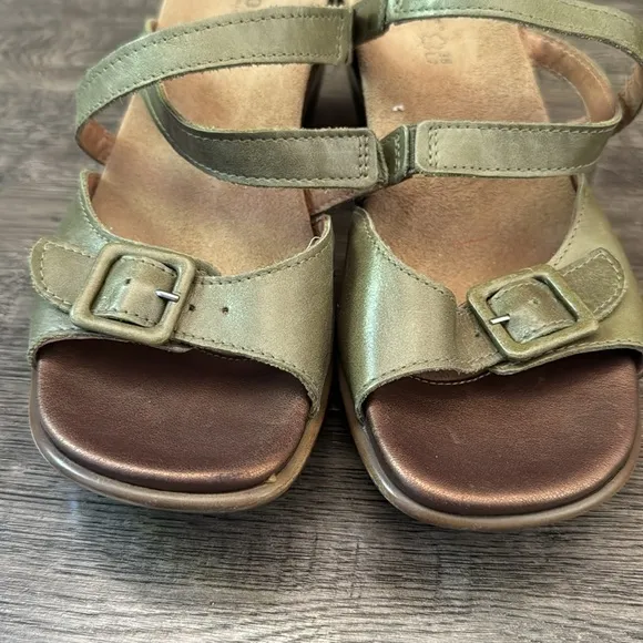 NAOT sandals, Size 7, green, travel, slip on, leather, comfortable walking shoes