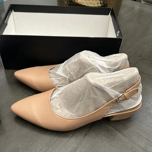 NATURALIZER BANKS POINTED TOE FLAT (WIDE)