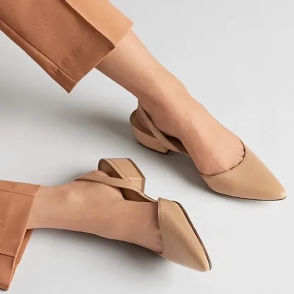 NATURALIZER BANKS POINTED TOE FLAT (WIDE)