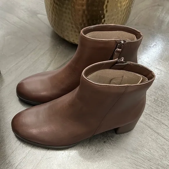 NATURALIZER Bay Chocolate Waterproof Leather (WIDE)