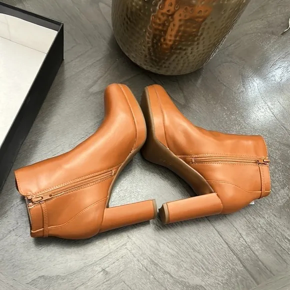Naturalizer Berri Bootie (WIDE)