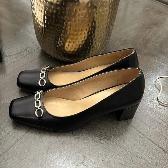 NATURALIZER Kyla Pumps (WIDE)