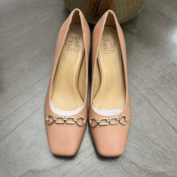 NATURALIZER Kyla Pumps