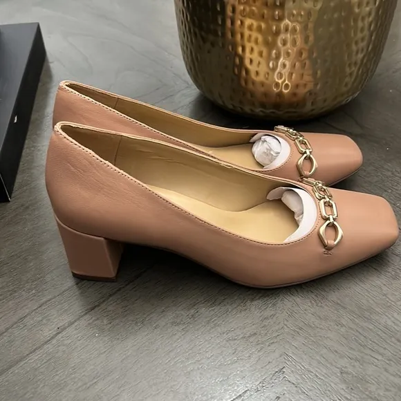 NATURALIZER Kyla Pumps